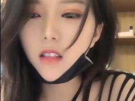 极品女神【上海卓卓】模特极致身材黑丝大长腿扣B道具大秀，全裸激情骚舞